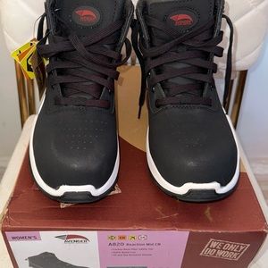 Brand new work  boots size 8 in women’s s (for wide feet)